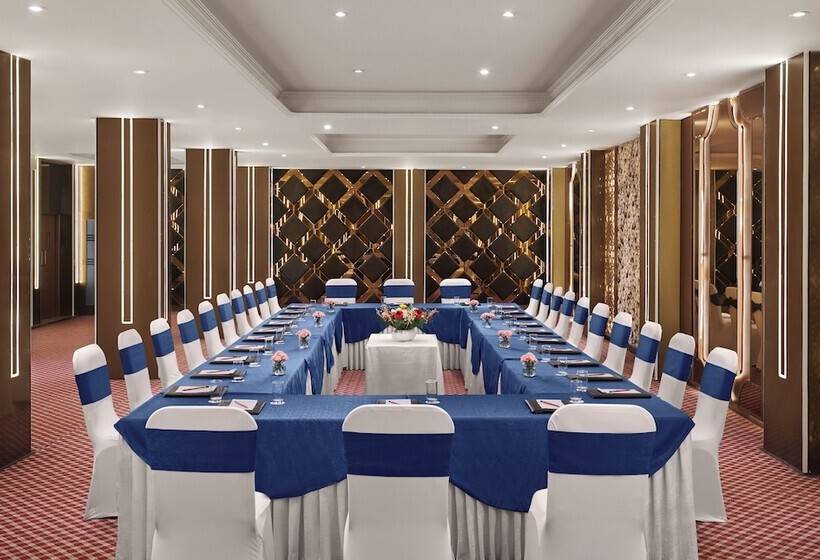 בית מלון כפרי Deventure Sarovar Portico Patel Nagar