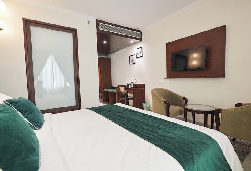 בית מלון כפרי Deventure Sarovar Portico Patel Nagar