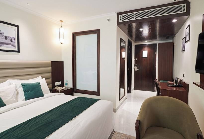 בית מלון כפרי Deventure Sarovar Portico Patel Nagar