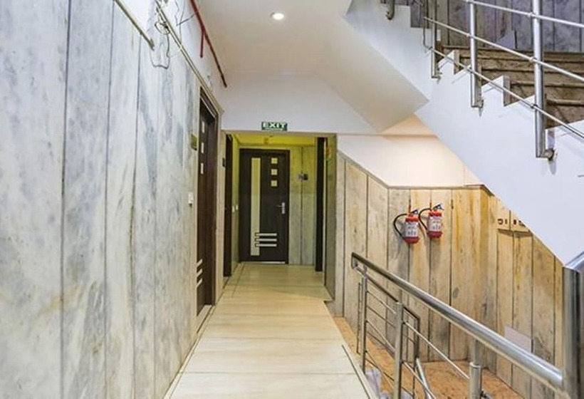 Отель Fabexpress Station Ii