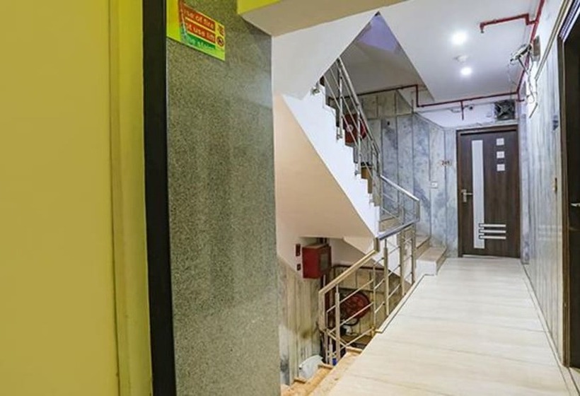 Отель Fabexpress Station Ii