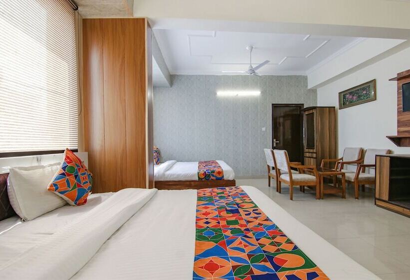 ホテル Fabexpress Vistara Grand