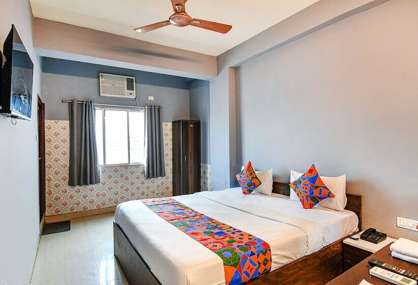 Отель Fabexpress Westin Plaza