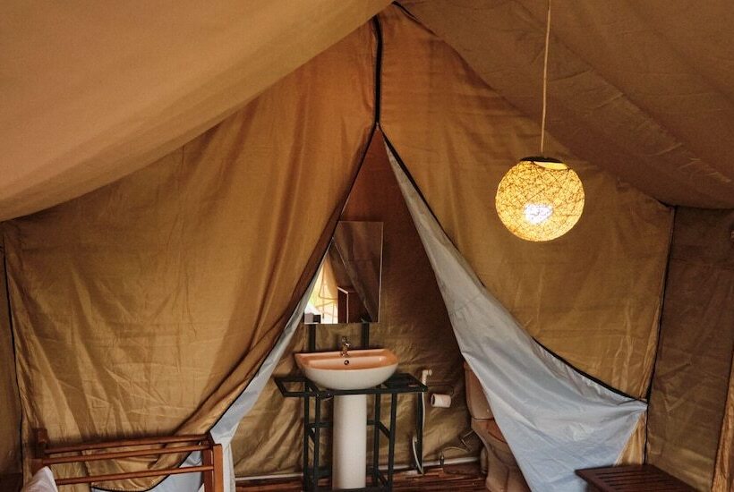 בית מלון כפרי Forest Lodge Eco Camp