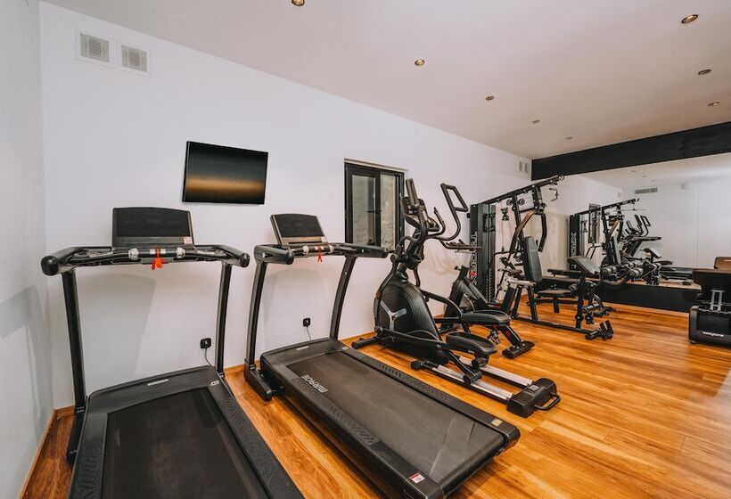 בית מלון כפרי Ftelia Black Villas