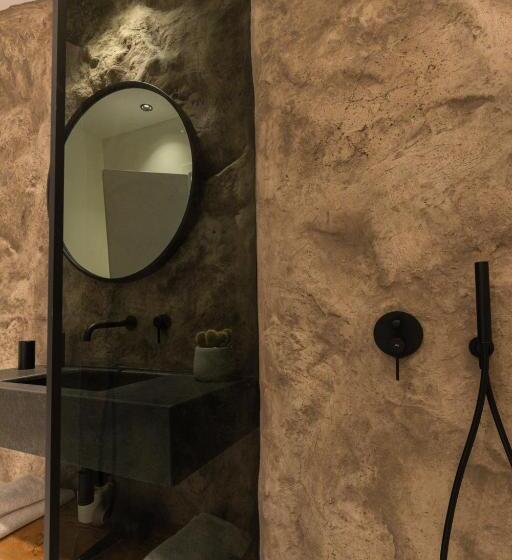 בית מלון כפרי Ftelia Black Villas