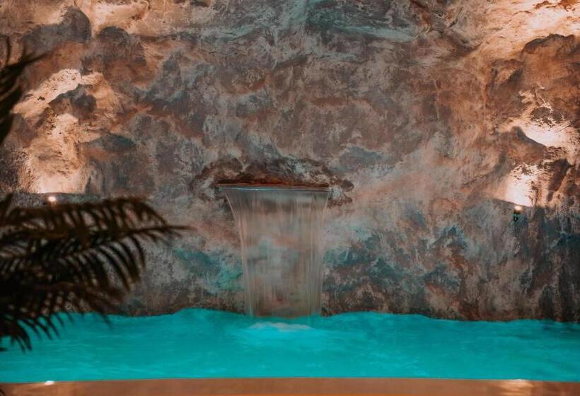 בית מלון כפרי Ftelia Black Villas