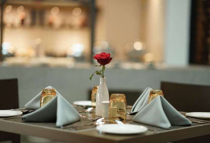 هتل Gokulam Grand