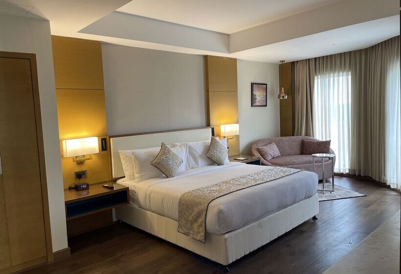 هتل Gokulam Grand