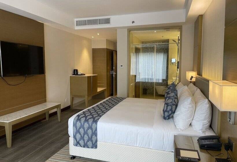 هتل Gokulam Grand