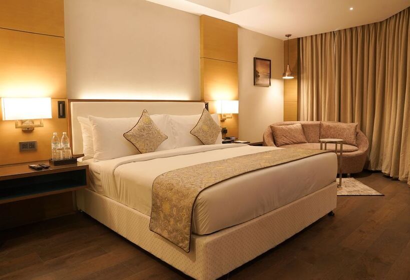 هتل Gokulam Grand