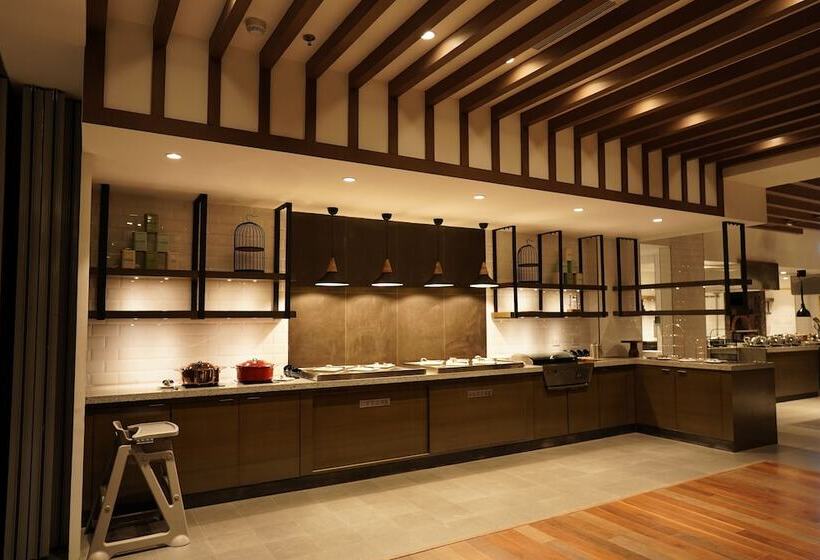 هتل Gokulam Grand