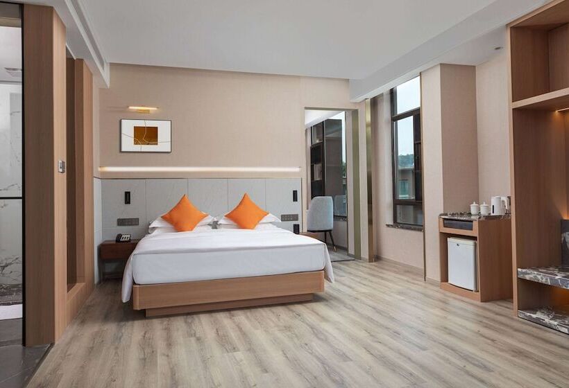 בית מלון כפרי Hawthorn By Wyndham Honghe Mile Hot Spring