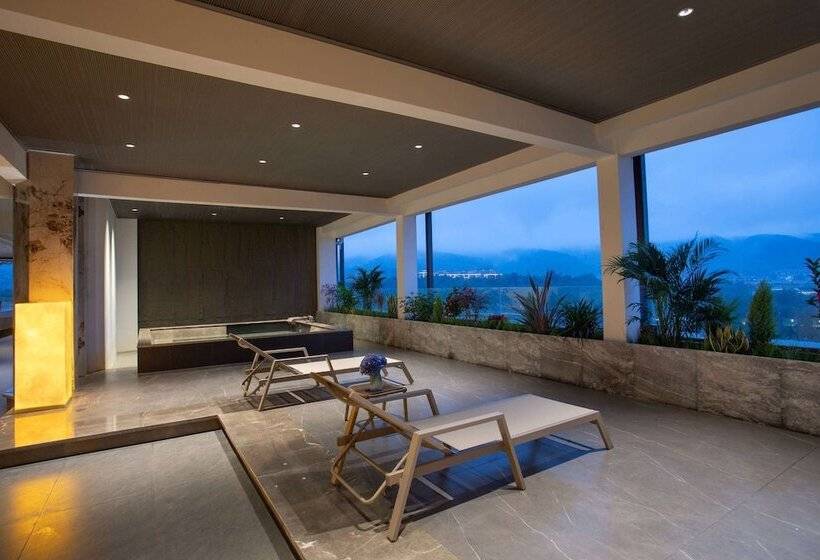 בית מלון כפרי Hawthorn By Wyndham Honghe Mile Hot Spring