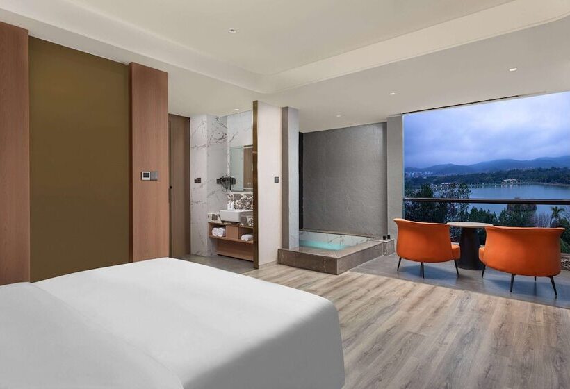 בית מלון כפרי Hawthorn By Wyndham Honghe Mile Hot Spring