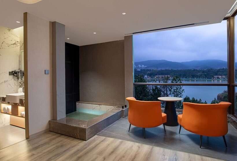 בית מלון כפרי Hawthorn By Wyndham Honghe Mile Hot Spring