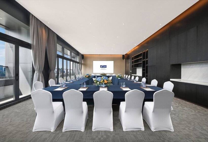 בית מלון כפרי Holiday Inn Express Shenzhen Futian Center By Ihg