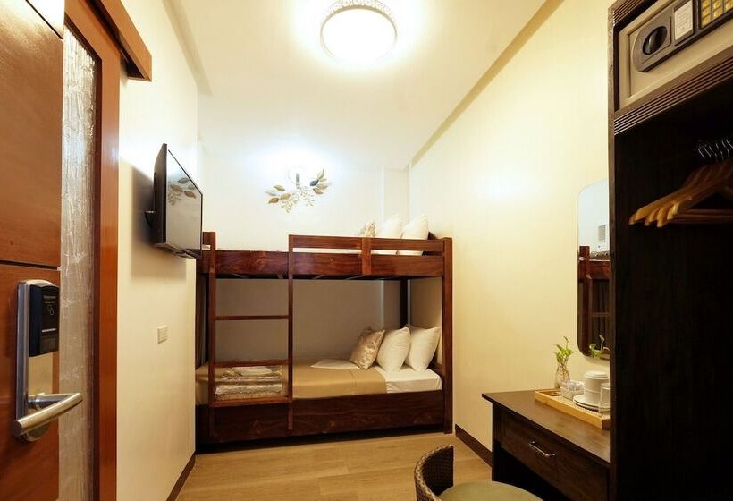 هتل Jai Cobs Suites