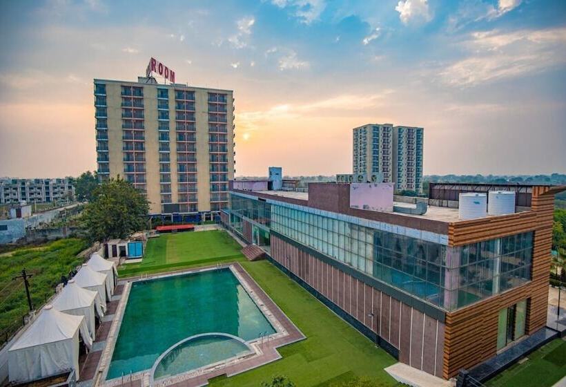 ホテル Krishna Valley Wellness Resort Vrindavan