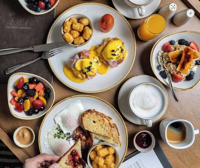 فندق Naturally Pacific Resort