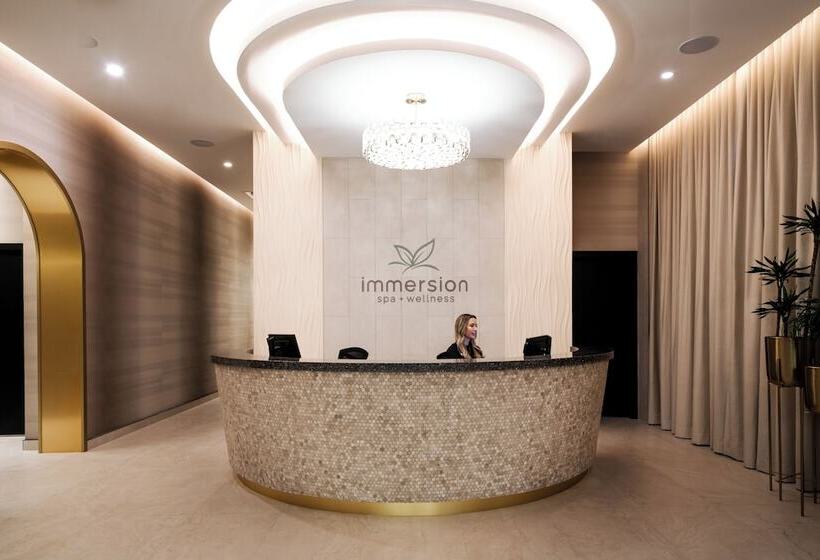 فندق Naturally Pacific Resort