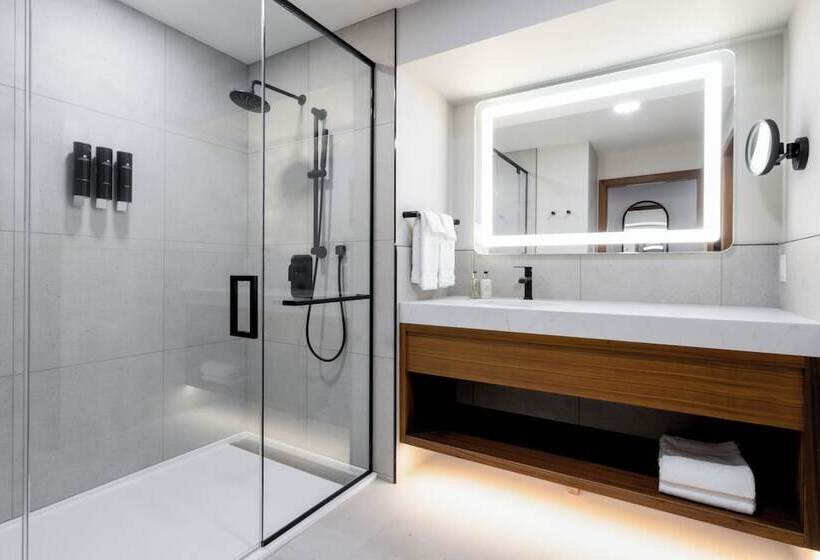 فندق Naturally Pacific Resort