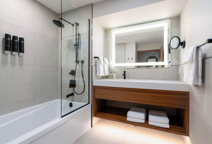 فندق Naturally Pacific Resort