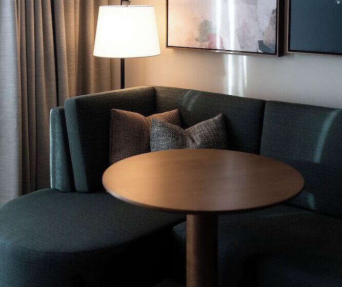 فندق Naturally Pacific Resort