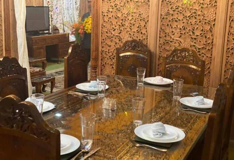 ホテル Royal Heritage Houseboats