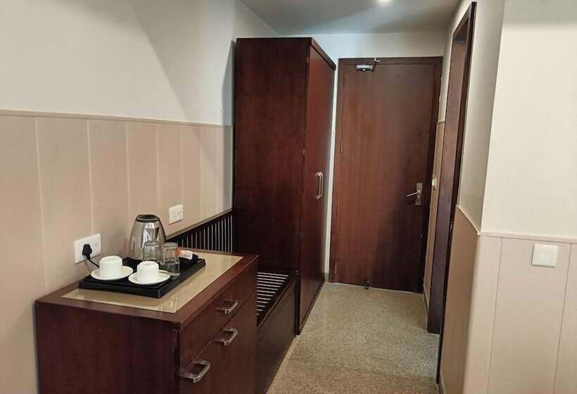 Отель Royal Palm Resort