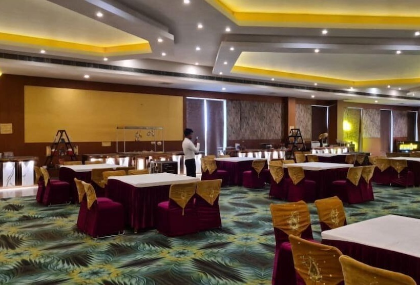 Отель Royal Palm Resort