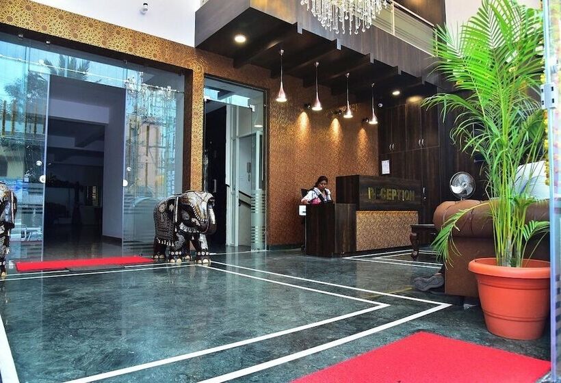 Отель Sak Royal Residency