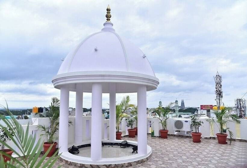 בית מלון כפרי Sak Royal Residency