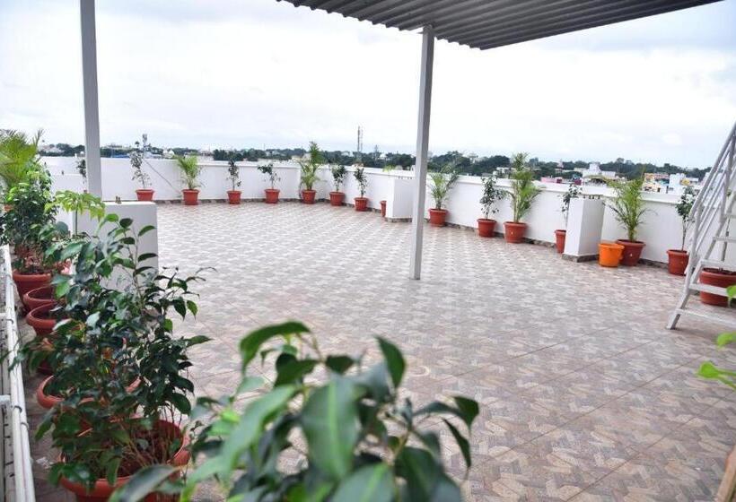 בית מלון כפרי Sak Royal Residency