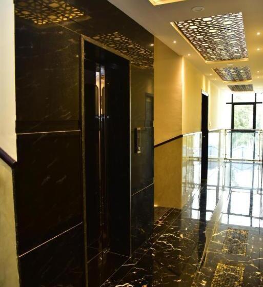 Отель Sak Royal Residency