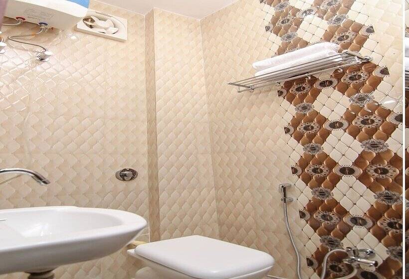 ホテル Shree Sai Guest House By Oyo