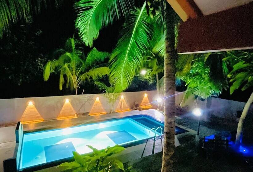 Отель Sigiri Holiday Bungalow