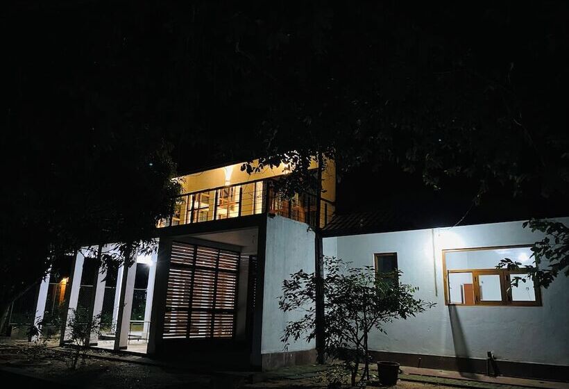 Отель Sigiri Holiday Bungalow