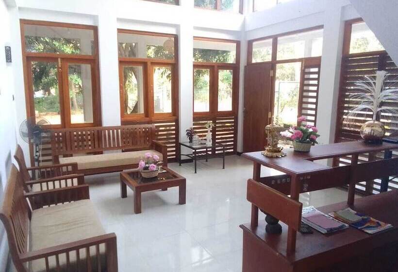 Отель Sigiri Holiday Bungalow