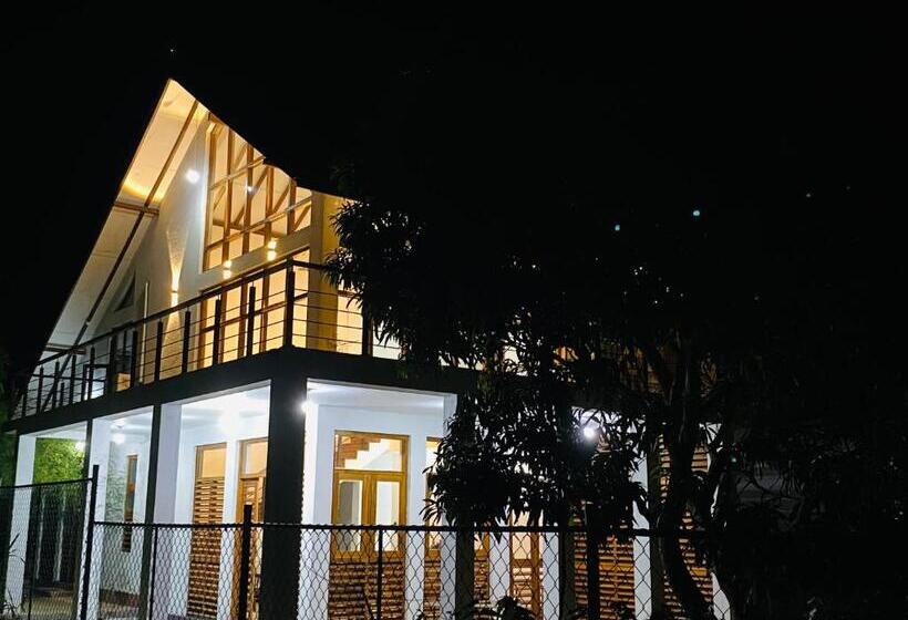 Отель Sigiri Holiday Bungalow