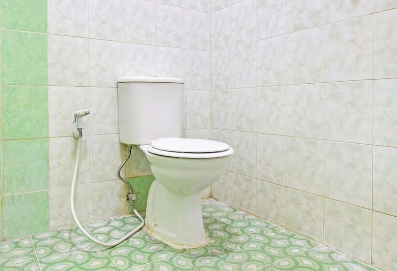 ホテル Spot On 92424 Wulan Homestay Syariah