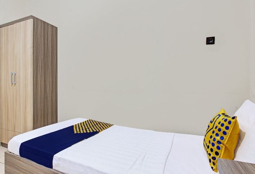 ホテル Spot On 92424 Wulan Homestay Syariah