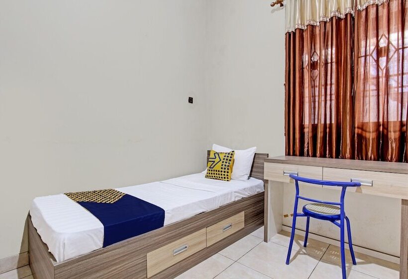 ホテル Spot On 92424 Wulan Homestay Syariah