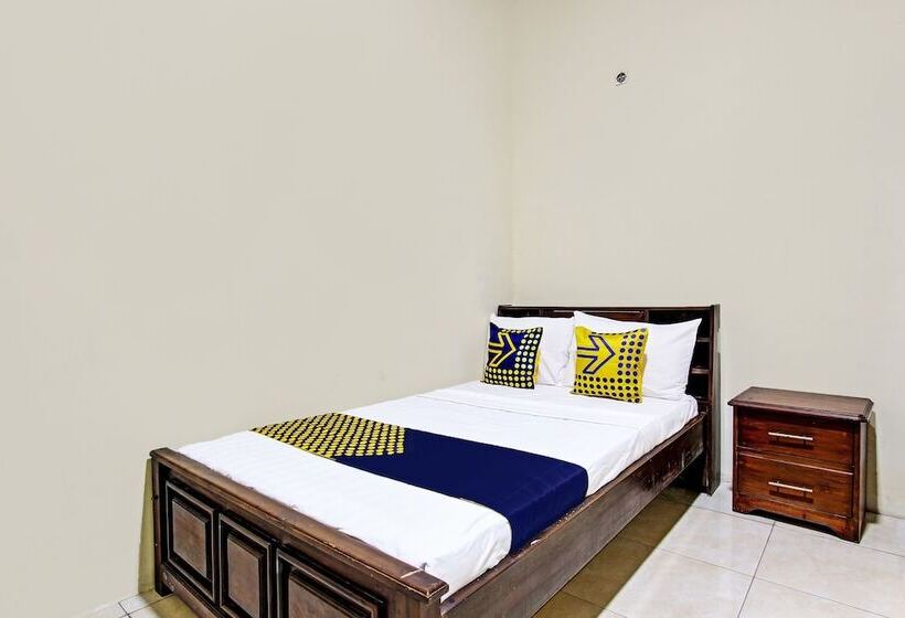ホテル Spot On 92424 Wulan Homestay Syariah