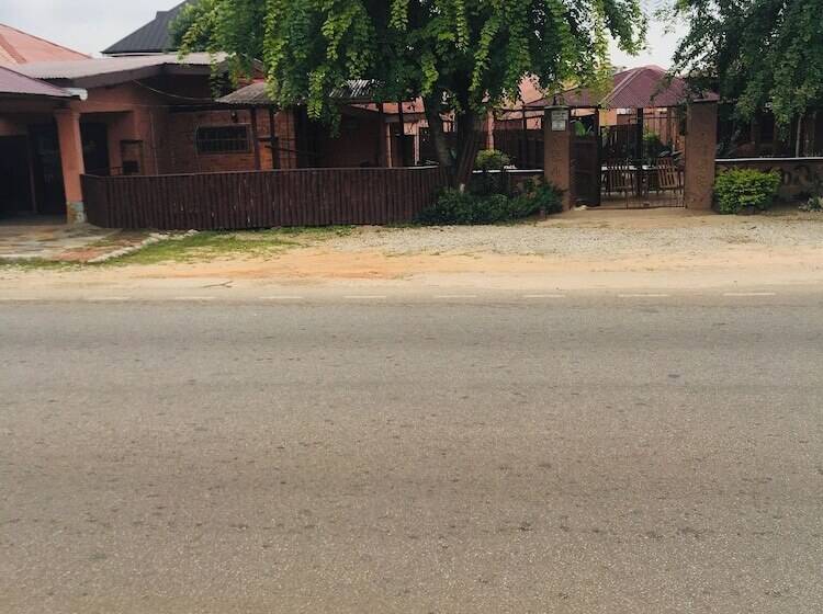 호텔 Steak House Guesthouse And Restaurants