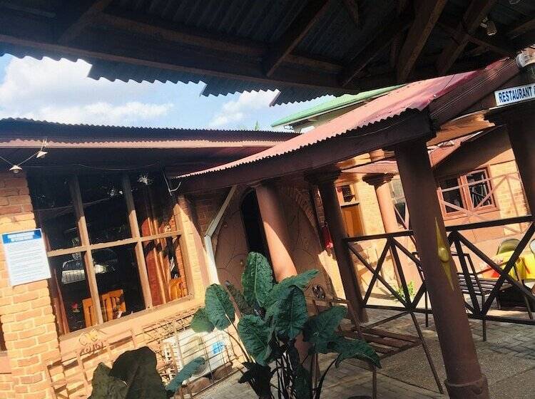 ホテル Steak House Guesthouse And Restaurants