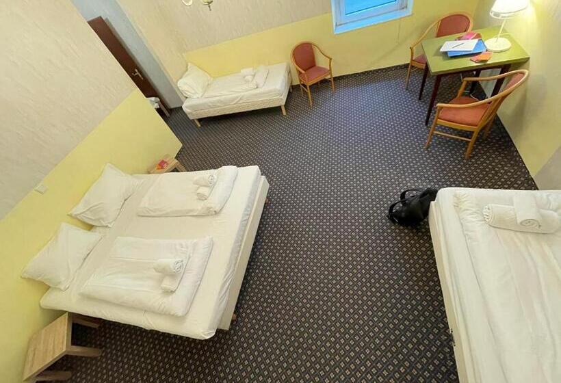 هتل Tabor Rooms