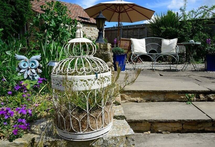 בית מלון כפרי Castle Arms Inn