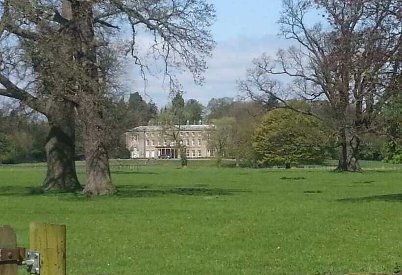 בית מלון כפרי Castle Arms Inn