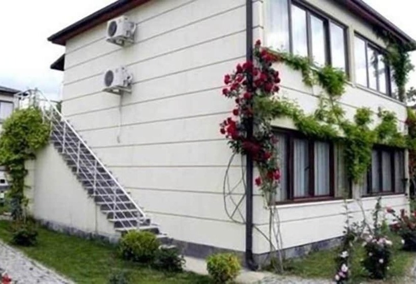 בית מלון כפרי The Green Beach Resort